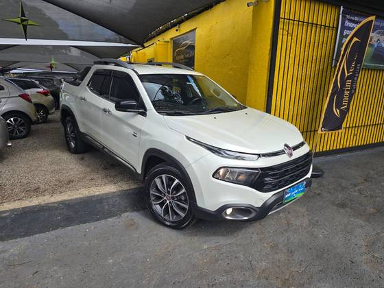 FIAT TORO 2.0 16V TURBO DIESEL FREEDOM 4WD AT9 FIAT TORO 2.0 16V TURBO DIESEL FREEDOM 4WD AT9